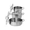 Profesjonalny garnek niski z pokrywką, o wymiarach 24x11 cm oraz pojemności 5,0 l.

Garnek YATO Professional Kitchen Equipment przeznaczony jest do profesjonalnego wykorzystania w branży gastronomicznej. Doskonale nadaje się do przygotowywania wszelkiego rodzaju potraw.

Wykonany jest z wysokiej jakości stali nierdzewnej 21/0, opracowanej specjalnie do użytku w gastronomii. Najważniejszą zaletą garnków wykonanych z tego rodzaju stali jest przewodzenie ciepła aż o 30% większe w porównaniu ze standardowymi garnkami wykonanymi ze stali 304. Charakteryzuje je również podwyższona odporność na uszkodzenia mechaniczne oraz działanie kwasów organicznych i detergentów. Właśnie dlatego, nadają się do mycia w zmywarkach, oraz są odporne na intensywne szorowanie powierzchni. 

Co ważne, garnki wykonane ze stali typu 21/0 nie zawierają szkodliwych dla zdrowia ludzkiego manganu i niklu.
Specjalna konstrukcja dna kapsułowego rozprowadza ciepło równomiernie po całej powierzchni spodu, co zwiększa stopień wykorzystania ciepła i efektywność gotowania. Przekłada się to bezpośrednio na ich jakość oraz komfort pracy kucharza. Takie rozwiązanie zmniejsza również ryzyko przypalenia potraw. 

Wkładka ferromagnetyczna w dnie pozwala na stosowanie garnków YATO na każdym rodzaju kuchenek, takich jak:
- elektryczna
- indukcyjna
- gazowa
- ceramiczna 

Boczne ściany garnka i pokrywka są wykonane z grubej stali, utrzymującej temperaturę dłużej niż standardowe naczynia ze stali typu 304. 

W garnkach YATO zastosowano wyjątkowo masywne i nienagrzewające się, solidnie zamocowane uchwyty. Gwarantuje to bezpieczeństwo i wieloletnią trwałość użytkowania.
Przeznaczony do profesjonalnego wykorzystania w branży gastronomicznej. Doskonale nadaje się do gotowania wszelkiego rodzaju potraw.

 | YG-00041, Garnek niski z pokrywką ze stali nierdzewnej 24x11 cm 5 l