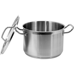 Profesjonalny garnek średni z pokrywką, o wymiarach 24x16 cm oraz pojemności 7,2 l.

Garnek YATO Professional Kitchen Equipment przeznaczony jest do profesjonalnego wykorzystania w branży gastronomicznej. Doskonale nadaje się do przygotowywania wszelkiego rodzaju potraw.

Wykonany jest z wysokiej jakości stali nierdzewnej 21/0, opracowanej specjalnie do użytku w gastronomii. Najważniejszą zaletą garnków wykonanych z tego rodzaju stali jest przewodzenie ciepła aż o 30% większe w porównaniu ze standardowymi garnkami wykonanymi ze stali 304. Charakteryzuje je również podwyższona odporność na uszkodzenia mechaniczne oraz działanie kwasów organicznych i detergentów. Właśnie dlatego, nadają się do mycia w zmywarkach, oraz są odporne na intensywne szorowanie powierzchni. 

Co ważne, garnki wykonane ze stali typu 21/0 nie zawierają szkodliwych dla zdrowia ludzkiego manganu i niklu.
Specjalna konstrukcja dna kapsułowego rozprowadza ciepło równomiernie po całej powierzchni spodu, co zwiększa stopień wykorzystania ciepła i efektywność gotowania. Przekłada się to bezpośrednio na ich jakość oraz komfort pracy kucharza. Takie rozwiązanie zmniejsza również ryzyko przypalenia potraw. 

Wkładka ferromagnetyczna w dnie pozwala na stosowanie garnków YATO na każdym rodzaju kuchenek, takich jak:
- elektryczna
- indukcyjna
- gazowa
- ceramiczna 

Boczne ściany garnka i pokrywka są wykonane z grubej stali, utrzymującej temperaturę dłużej niż standardowe naczynia ze stali typu 304. 

W garnkach YATO zastosowano wyjątkowo masywne i nienagrzewające się, solidnie zamocowane uchwyty. Gwarantuje to bezpieczeństwo i wieloletnią trwałość użytkowania.
Przeznaczony do profesjonalnego wykorzystania w branży gastronomicznej. Doskonale nadaje się do gotowania wszelkiego rodzaju potraw

 | YG-00023, Garnek średni z pokrywką ze stali nierdzewnej 24x16xm 7,2 l