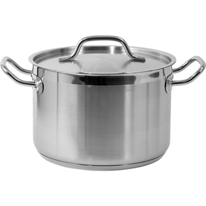 Profesjonalny garnek średni z pokrywką, o wymiarach 24x16 cm oraz pojemności 7,2 l.

Garnek YATO Professional Kitchen Equipment przeznaczony jest do profesjonalnego wykorzystania w branży gastronomicznej. Doskonale nadaje się do przygotowywania wszelkiego rodzaju potraw.

Wykonany jest z wysokiej jakości stali nierdzewnej 21/0, opracowanej specjalnie do użytku w gastronomii. Najważniejszą zaletą garnków wykonanych z tego rodzaju stali jest przewodzenie ciepła aż o 30% większe w porównaniu ze standardowymi garnkami wykonanymi ze stali 304. Charakteryzuje je również podwyższona odporność na uszkodzenia mechaniczne oraz działanie kwasów organicznych i detergentów. Właśnie dlatego, nadają się do mycia w zmywarkach, oraz są odporne na intensywne szorowanie powierzchni. 

Co ważne, garnki wykonane ze stali typu 21/0 nie zawierają szkodliwych dla zdrowia ludzkiego manganu i niklu.
Specjalna konstrukcja dna kapsułowego rozprowadza ciepło równomiernie po całej powierzchni spodu, co zwiększa stopień wykorzystania ciepła i efektywność gotowania. Przekłada się to bezpośrednio na ich jakość oraz komfort pracy kucharza. Takie rozwiązanie zmniejsza również ryzyko przypalenia potraw. 

Wkładka ferromagnetyczna w dnie pozwala na stosowanie garnków YATO na każdym rodzaju kuchenek, takich jak:
- elektryczna
- indukcyjna
- gazowa
- ceramiczna 

Boczne ściany garnka i pokrywka są wykonane z grubej stali, utrzymującej temperaturę dłużej niż standardowe naczynia ze stali typu 304. 

W garnkach YATO zastosowano wyjątkowo masywne i nienagrzewające się, solidnie zamocowane uchwyty. Gwarantuje to bezpieczeństwo i wieloletnią trwałość użytkowania.
Przeznaczony do profesjonalnego wykorzystania w branży gastronomicznej. Doskonale nadaje się do gotowania wszelkiego rodzaju potraw

 | YG-00023, Garnek średni z pokrywką ze stali nierdzewnej 24x16xm 7,2 l