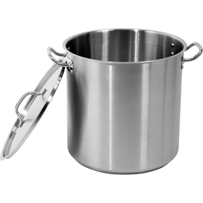 Profesjonalny garnek wysoki z pokrywką, o wymiarach 36x36 cm oraz pojemności 36,6 l.

Garnek YATO Professional Kitchen Equipment przeznaczony jest do profesjonalnego wykorzystania w branży gastronomicznej. Doskonale nadaje się do przygotowywania wszelkiego rodzaju potraw.

Wykonany jest z wysokiej jakości stali nierdzewnej 21/0, opracowanej specjalnie do użytku w gastronomii. Najważniejszą zaletą garnków wykonanych z tego rodzaju stali jest przewodzenie ciepła aż o 30% większe w porównaniu ze standardowymi garnkami wykonanymi ze stali 304. Charakteryzuje je również podwyższona odporność na uszkodzenia mechaniczne oraz działanie kwasów organicznych i detergentów. Właśnie dlatego, nadają się do mycia w zmywarkach, oraz są odporne na intensywne szorowanie powierzchni.

Co ważne, garnki wykonane ze stali typu 21/0 nie zawierają szkodliwych dla zdrowia ludzkiego manganu i niklu.

Specjalna konstrukcja dna kapsułowego rozprowadza ciepło równomiernie po całej powierzchni spodu, co zwiększa stopień wykorzystania ciepła i efektywność gotowania. Przekłada się to bezpośrednio na ich jakość oraz komfort pracy kucharza. Takie rozwiązanie zmniejsza również ryzyko przypalenia potraw.

Wkładka ferromagnetyczna w dnie pozwala na stosowanie garnków YATO na każdym rodzaju kuchenek, takich jak:
• elektryczna
• indukcyjna
• gazowa
• ceramiczna

Boczne ściany garnka i pokrywka są wykonane z grubej stali, utrzymującej temperaturę dłużej niż standardowe naczynia ze stali typu 304.

W garnkach YATO zastosowano wyjątkowo masywne i nienagrzewające się, solidnie zamocowane uchwyty. Gwarantuje to bezpieczeństwo i wieloletnią trwałość użytkowania.
Przeznaczony do profesjonalnego wykorzystania w branży gastronomicznej. Doskonale nadaje się do gotowania wszelkiego rodzaju potraw

 | YG-00007, Garnek wysoki z pokrywką ze stali nierdzewnej 36x36m 36,6 l