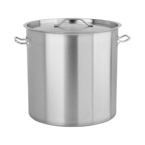 Profesjonalny garnek wysoki z pokrywką, o wymiarach 38x38 cm oraz pojemności 43l.
Garnek YATO Professional Kitchen Equipment przeznaczony jest do profesjonalnego wykorzystania w branży gastronomicznej. Doskonale nadaje się do przygotowywania wszelkiego rodzaju potraw.
Wykonany jest z wysokiej jakości stali nierdzewnej 201 do użytku w gastronomii.
Specjalna konstrukcja dna kapsułowego rozprowadza ciepło równomiernie po całej powierzchni spodu, co zwiększa stopień wykorzystania ciepła i efektywność gotowania. Przekłada się to bezpośrednio na ich jakość oraz komfort pracy kucharza. Takie rozwiązanie zmniejsza również ryzyko przypalenia potraw.
Wkładka ferromagnetyczna w dnie pozwala na stosowanie garnków YATO na każdym rodzaju kuchenek, takich jak:
• elektryczna
• indukcyjna
• gazowa
• ceramiczna
W garnkach YATO zastosowano wyjątkowo masywne i nienagrzewające się, solidnie zamocowane uchwyty. Gwarantuje to bezpieczeństwo i wieloletnią trwałość użytkowania.
 | YG-00017, Garnek wysoki z pokrywką 38x38 cm 43 l