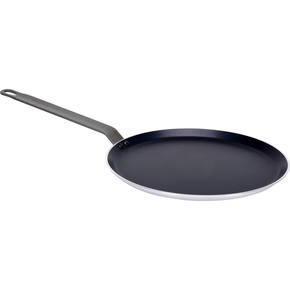 PATELNIA ALUMINIOWA YATO DO NALEŚNIKÓW Z POWŁOKĄ PTFE O ŚREDNICY 290MM
• Patelnia do naleśników marki YATO o średnicy 290mm i głębokości 16mm wykonana jest z odlewanego aluminium o grubości 4mm. Dzięki temu ciepło rozprowadzane jest szybko i równomiernie na całej powierzchni roboczej. Ma to szczególne znaczenie podczas smażenia, ponieważ potrawy są równo podpieczone bez względu na ich położenie.
• Patelnia marki YATO pokryta jest oryginalnym trójwarstwowym systemem powłok PTFE, który odznacza się najlepszymi dostępnymi na rynku parametrami. 
• Trójwarstwowa powłoka PTFE zapobiega przywieraniu potraw do powierzchni patelni. Umożliwia to smażenie przy użyciu minimalnej ilości tłuszczu. Ponadto przystosowana jest do pracy w temperaturze sięgającej aż 250°C umożliwiając smażenie, czy grillowanie bez obaw o uszkodzenie patelni. 
• Najważniejszą zaletą powłoki PTFE jest wysoka odporność na ścieranie i zadrapanie. Możliwe jest stosowanie metalowych przyborów kuchennych, co wyróżnia patelnie YATO spośród innych patelni dostępnych na rynku. 
• Istotną zaletą powłoki PTFE jest także łatwe i szybkie czyszczenie i łatwe utrzymanie patelni w czystości. 
• Rękojeść wykonana jest ze stali epoksydowanej, która jest połączona z częścią roboczą za pomocą 2 nitów.

 | YG-00153, Aluminiowa patelnia do naleśników z powłoką PTFE 290 mm