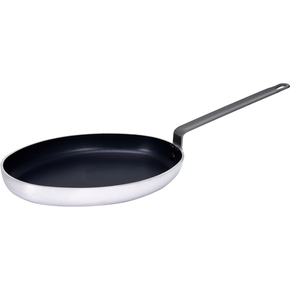 PATELNIA ALUMINIOWA YATO DO RYB Z POWŁOKĄ PTFE 400x290MM
• Patelnia do ryb marki YATO o wymiarach 400x290mm i głębokości 50mm wykonana jest z odlewanego aluminium o grubości 4mm. Dzięki temu ciepło rozprowadzane jest szybko i równomiernie na całej powierzchni roboczej. Ma to szczególne znaczenie podczas smażenia, ponieważ potrawy są równo podpieczone bez względu na ich położenie.
• Patelnia marki YATO pokryta jest oryginalnym trójwarstwowym systemem powłok PTFE, który odznacza się najlepszymi dostępnymi na rynku parametrami. 
• Trójwarstwowa powłoka PTFE zapobiega przywieraniu potraw do powierzchni patelni. Umożliwia to smażenie przy użyciu minimalnej ilości tłuszczu. Ponadto przystosowana jest do pracy w temperaturze sięgającej aż 250°C umożliwiając smażenie, czy grillowanie bez obaw o uszkodzenie patelni. 
• Najważniejszą zaletą powłoki PTFE jest wysoka odporność na ścieranie i zadrapanie. Możliwe jest stosowanie metalowych przyborów kuchennych, co wyróżnia patelnie YATO spośród innych patelni dostępnych na rynku. 
• Istotną zaletą powłoki PTFE jest także łatwe i szybkie czyszczenie i łatwe utrzymanie patelni w czystości. 
• Rękojeść wykonana jest ze stali epoksydowanej, która jest połączona z częścią roboczą za pomocą 3 nitów.

 | YG-00155, Aluminiowa patelnia do ryb z powłoką PTFE 400x290 mm