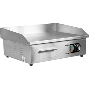 Płyta grillowa o mocy 3,0kW marki YATO YG-04585.
Płaska stalowa pływa grillowa o wymiarach 555x350mm i grubości 9mm doskonale przewodzi ciepło. Dzięki temu idealnie nadaje się do smażenia jajek, kiełbasek, bekonu, mięs, opiekania tostów, tortili czy warzyw.
Grzałka o mocy 3,0kW posiada sterowanie za pomocą potencjometru z regulacją temperatury pracy w zakresie 50~300ºC, który umieszczony jest na panelu frontowym. Natomiast z tyłu urządzenia umieszczony jest bryzgoszczelny wyłącznik, który umożliwia wyłączenie grilla, bez konieczności odłączania przewodu zasilającego z sieci. Urządzenie zasilane jest prądem 230V~50Hz. Wbudowany bezpiecznik zapobiega przed przegrzaniem się grilla.
Grill o wymiarach 555x430x230mm waży 18,5kg, klasa ochrony IPX3. Jego obudowa wykonana jest z wysokiej jakości stali nierdzewnej. Dzięki temu grill jest szybki w czyszczeniu i utrzymaniu w czystości. Dodatkowo z przodu płyty grzejnej jest rynienka na tłuszcz i wszelkiego rodzaju odpadki po grillowaniu. Natomiast specjalny otwór spadowy umożliwia zgarnięcie zabrudzeń do dolnej szufladki, którą można łatwo wyciągnąć do mycia.
Dodatkowo boczne oraz tylna ścianka posiadają rant ochronny o wysokości 75mm, który zabezpiecza przygotwywane potrawy przed wypadnięciem oraz chroni przed pryskaniem tłuszczu. Pod spodem urządzenia są cztery nóżki anty-poślizgowe, zapewniające stabilną pozycję na blacie.
 | YG-04585, Elektryczna płyta grillowa gładka 550 mm