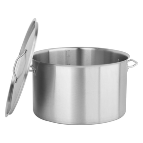 Profesjonalny garnek niski z pokrywką, o wymiarach 50x30 cm oraz pojemności 58l.
Garnek YATO Professional Kitchen Equipment przeznaczony jest do profesjonalnego wykorzystania w branży gastronomicznej. Doskonale nadaje się do przygotowywania wszelkiego rodzaju potraw.
Wykonany jest z wysokiej jakości stali nierdzewnej 201 do użytku w gastronomii.
Specjalna konstrukcja dna kapsułowego rozprowadza ciepło równomiernie po całej powierzchni spodu, co zwiększa stopień wykorzystania ciepła i efektywność gotowania. Przekłada się to bezpośrednio na ich jakość oraz komfort pracy kucharza. Takie rozwiązanie zmniejsza również ryzyko przypalenia potraw.
Wkładka ferromagnetyczna w dnie pozwala na stosowanie garnków YATO na każdym rodzaju kuchenek, takich jak:
• elektryczna
• indukcyjna
• gazowa
• ceramiczna

W garnkach YATO zastosowano wyjątkowo masywne i nienagrzewające się, solidnie zamocowane uchwyty. Gwarantuje to bezpieczeństwo i wieloletnią trwałość użytkowania.
 | YG-00052, Garnek niski z pokrywką 50x30 cm 58 l