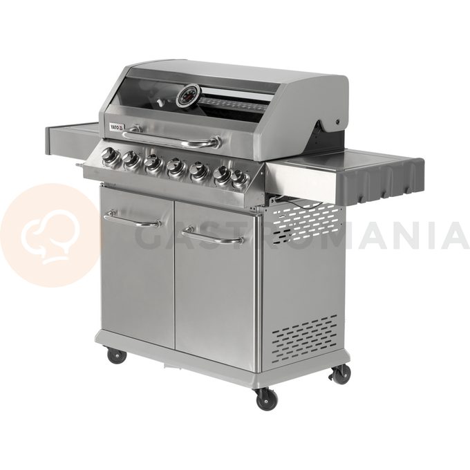 Grill gazowy 6+1 o nowoczesnym wyglądzie wykonany ze stali nierdzewnej, wyposażony w żeliwny ruszt o wymiarach 82 x 41,5 cm. Półki boczne oraz pojemna, zamykana szafka ułatwią przechowywanie przypraw i niezbędnych akcesoriów. Palnik boczny o mocy 2,2 kW umożliwi gotowanie i podgrzewanie potraw w garnku lub na patelni. Dodatkowym atutem jest miejsce na butlę gazową, pojemnik ze stali nierdzewnej umieszczony w jednej z półek bocznych oraz wbudowany otwieracz do butelek.

Wymiary i waga:
• Grill: 144 x 57 x 112cm 
• Ruszt żeliwny, żebrowy (4szt) - powierzchnia grzewcza 82 x 41,5 cm, waga 6,45kg
• Okrągły ruszt (ø30cm) wbudowany w ruszt żebrowy. Możliwość wyjęcia okrągłego rusztu i włożenia specjalnej, kamiennej płyty na pizzę (brak w zestawie)
• Kratka podgrzewająca: 82 x 12cm 
• Waga grilla: 46 kg
• Wymiar szyby: 76 x 13cm
• Wymiar półki bocznej: 34,5 x 42,5cm
• Wymiar pojemnika na jedzenie: 26,5 x 32,5 x 9,5cm
• UWAGA: brak płyty żeliwnej w zestawie. Możliwość dokupienia dwustronnej płyty o wymiarach 22 x 41cm (indeks YG-20020)

Informacje:
• Otwierana szafka ze specjalną kieszenią (otworem) przeznaczonym na przechowywanie w trakcie i po grillowaniu polskiej butli gazowej 11kg. 
• Pokrywa z termometrem zapewnia szybsze grillowanie oraz osłonę przed wiatrem. Dodatkowo dym z potraw nada im odpowiedni smak i aromat.
• Szybka umieszczona w pokrywie umożliwia podgląd stanu przyrządzanych potraw. Szybka o grubości 6mm odporna na wysoką temperaturę.
• Zapalnik umieszczony w pokrętłach
• Wyjmowany pojemnik na jedzenie - idealna do przechowywania zamarynowanych potraw, odłożenia upieczonych, gorących potraw i utrzymywanie ich temperatury (dodatkowo można owinąć je aluminiową folią)
• Niezawodny, żeliwny ruszt, który szybko się nagrzewa i długo utrzymuje ciepło.
• Kratka podgrzewająca nad rusztem wykonana ze stali nierdzewnej 
• Ilość palników: 6+1, czyli 6 palników głównych ze stali nierdzewnej, każdy o mocy 3kW. 1 palnik boczny o mocy 2,2kW.
• Łączna moc: 20,2kW
• Średnie spalanie gazu*: 1468 g/h
• Palnik boczny umożliwia ugotowanie lub podgrzanie zupy, przygotowanie sosów, zagotowanie wody na herbatę. 
• Stalowa misa odporna na działania wysokiej temperatury 
• Półki boczne oraz pojemna, zamykana szafka ułatwią przechowywanie przypraw i niezbędnych akcesoriów.
• 4 obrotowe kółka z hamulcem ułatwią transport grilla.
• 6 wieszaków umieszczonych na półkach bocznych. Idealne do zawieszenia sztućców, ściereczki itp.
• 7 pokręteł z niebieskim światłem LED, które zapalają się po uruchomieniu danego palnika. Oświetlenie ułatwią grillowanie po zmroku, informuje który palnik jest włączony
• Wyprofilowane osłony palnika (aromatyzery) z wycięciami 
• Otwieracz do butelek z boku grilla
• Możliwość wysunięcia płyty ściekowej i umycia poza grillem
• Możliwość dokupienia pokrowca na grilla - model YATO YG-20051
• Możliwość zainstalowania obrotowego rożna elektrycznego do przyrządzania m.in. kurczaka - model YG-20021

*Zużycie maksymalne przy działających wszystki palnikach

Materiał wykonania: 
• Ruszt: żeliwo
• Kratka podgrzewająca: stal nierdzewna (S/S 430)
• Palnik: stal nierdzewna
• Osłona palnika (aromatyzer): stal pokryta emalią
• Termometr: stal nierdzewna
• Pokrywa: stal nierdzewna (S/S 430), podwójna warstwa
• Misa: stal, malowana na kolor czarny, odporna na wysoką temperaturę
• Uchwyt: stal nierdzewna
• Panel przedni: stal nierdzewna (S/S 430)
• Półki boczne: stal nierdzewna (S/S 430)
• Półki boczne (wieszaki): tworzywo sztuczne, kolor szary
• Szafka przednia (drzwiczki): stal nierdzewna (S/S 430), podwójna warstwa
• Szafka przednia (pozostałe elementy): stal, malowana proszkowo na kolor srebrny
• Szyba: szkło hartowane
• Pojemnik na jedzenie: stal nierdzewna

STAL NIERDZEWNA S/S 430 należy do wysokogatunkowych stali ferrytycznych. Wysoka zawartość chromu a tym samym wysoka odporność korozyjna pozwala na zastosowanie w produktach o podwyższonym działaniu wody. 

ŻELIWO - wysokowęglowy stop żelaza z węglem (ponad 2,11% węgla). Gwarantuje lepsze parametry termiczne - równomiernie się nagrzewa, doskonale przewodzi temperaturę, długo utrzymuje ciepło. Jest bardzo trwały oraz wysoce odporny na ścieranie i korozję

Zalety grillowania na grillu gazowym:
• WYJĄTKOWY SMAK -wyjątkowy smak otrzymujemy dzięki odparowywaniu z potraw soków i tłuszczy. Kopuła w grillu gazowym zatrzymuje dym i nadaje im aromat
• KONTROLA TEMPERATURY -dzięki pokrętłom, pokrywie, kilku palnikom oraz termometrowi jesteś w stanie dopasować temperaturę do przyrządzanych mięs, warzyw i serów.
• KOMFORT PRACY -W porównaniu do grilli węglowych grillowanie oraz konserwacja będzie dużo łatwiejsza. Po pierwsze dzięki szybkiemu nagrzewaniu się grilla możesz zacząć smażyć już po kilku minutach. Po drugie nie musisz dorzucać węgla, dmuchać i kontrolować wielkości płomienia. Po trzecie czyszczenie grilla gazowego jest znacznie szybsze - m.in. nie wymaga wysypywania popiołu.

Możliwość dokupienia dodatkowych akcesoriów:
• pokrowiec YG-20051
• płyta żeliwna YG-20020
• rożno elektryczne YG-20021
• wąż z reduktorem VOREL 99670 lub 99671

W celach logistycznych grill gazowy zapakowany jest w karton. Panel grilla wraz z pokrywą dostarczony jest w całości, co ułatwia i przyspiesza montaż

Do grilla nie jest dołączony reduktor oraz wąż. | Itami, Grill gazowy 6+1 stal nierdzewna 20,5 kW, z szybą