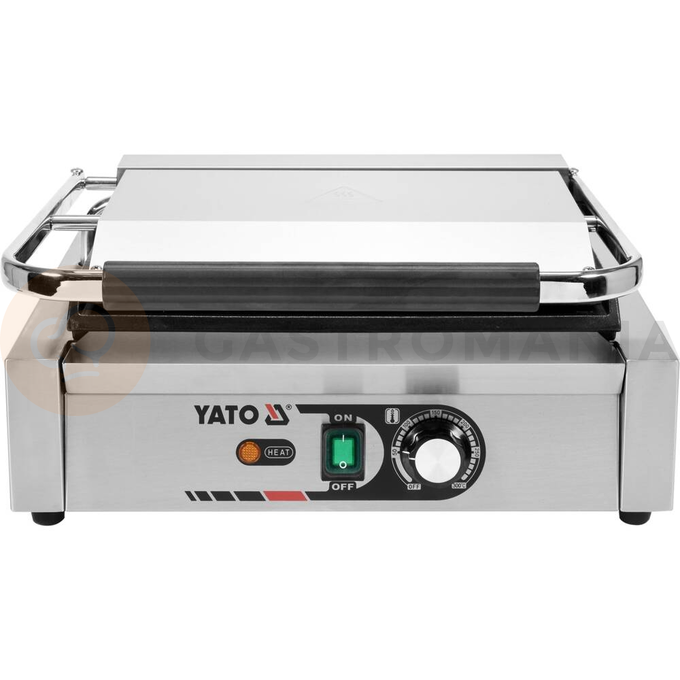 Grill kontaktowy Panini o mocy 2,2kW marki YATO YG-04558.
Grill YATO jest urządzeniem niezbędnym na każdej kuchni. Przeznaczony jest do szybkiego przygotowywania hamburgerów, mięs, ryb, tortili, tostów, panini czy warzyw.
Żeliwna płyta grillowa o wymiarach 345x230mm, płaska na górze i dole, pozwala na jednoczesne obustronne smażenie wielu produktów.
Grzałka o mocy 2,2kW sterowana jest za pomocą potencjometru umieszczonego na płycie frontowej. Możliwe jest ustawienie temperatury pracy w zakresie 50~300°C. Zainstalowany bryzgoszczelny wyłącznik pozwala na wyłączenie grilla, gdy jest on nieużywany, bez konieczności odłączania kabla zasilającego z sieci. Grill zasilany jest prądem o napięciu 230V~50Hz.
Obudowa wykonana jest z wysokiej jakości stali nierdzewnej. Dzięki temu grill jest szybki w czyszczeniu i utrzymaniu w czystości. Dodatkowo z przodu zainstalowana jest rynienka na tłuszcz i wszelkiego rodzaju odpadki po grillowaniu. Istnieje możliwość łatwego wyciągnięcia jej i umycia. W skład wyposażenia wchodzi dodatkowo miedziana szczotka druciana, którą można czyścić płytę grillową, bez obaw o zarysowanie jej powierzchni. Urządzenie posiada wygodną, nienagrzewającą się plastikową rękojeść.
Grill YATO ma wymiary 440x370x190mm i waży 18kg, klasa ochrony IPX3.
 | YG-04558, Elektryczny grill kontaktowy panini w pełni płaski 44 cm 2,2 kW