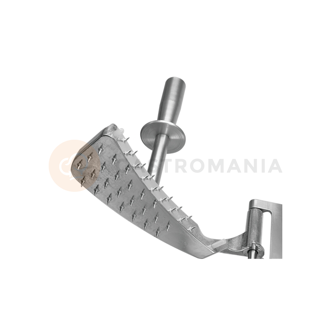 Krajalnica do wędlin marki YATO YG-03130 o średnicy tarczy 300mm.
Przeznaczona jest dla profesjonalnych użytkowników. Szczególnie polecana jest do:
• zakładów gastronomicznych
• restauracji
• sklepów spożywczych
• firm cateringowych

Podstawa wykonana z wysokiej jakości stopu aluminium z anodyzowaną powierzchnią jest bardzo łatwa w czyszczeniu i w utrzymaniu w czystości. Dodatkową zaletą krajalnicy YATO jest demontowalny wózek, który można szybko odkręcić, co znacznie ułatwia dostęp do trudno dostępnych zakamarków i ułatwia wyczyszczenie ich z resztek krojonych produktów.
Tarcza tnąca o średnicy 300mm umożliwia krojenie produktów o średnicy sięgającej do 200mm. Dzięki płynnej regulacji grubości krojenia możliwe jest cięcie plastrów o grubości od 0,2 do 15mm.
Silnik chłodzony powietrzem ma moc 250W. Zapobiega to przeciążeniu maszyny i gwarantuje jej wysoką wydajność i długą żywotność.
Wózek zainstalowany na prowadnicach z łożyskami pracuje bardzo lekko i płynnie, znacznie redukując wysiłek podczas cięcia. Dodatkowo mechanizm tnący, czyli wózek i tarcza, ustawione są ukośnie. W ten sposób krojone produkty dociskane są do tarczy grawitacyjnie zmniejszając potrzebną do tego siłę.  
Wbudowana ostrzałka pół-automatyczna umożliwia szybkie naostrznie tarczy tnącej bez konieczności jej demontażu.
Szczególną uwagę przyłożono także do kwestii bezpieczeństwa. Bryzgoszczelny włącznik zabezpiecza przed porażenim prądem podczas pracy oraz czyszczenia urządzenia. Dodatkowo zastosowana jest osłona zabezpieczająca tarczę tnącą, minimalizując ryzyko skaleczenia się. Poza tym wózek posiada specjalną przezroczystą osłonę chroniącą przed przypadkowym włożeniem ręki w strefę cięcia.
Stabilność urządzenia podczas pracy zapewniają specjalne nóżki anty-poślizgowe.
 | YG-03130, Krajalnica do wędlin 300 mm pół-automatyczna, ostrzałka