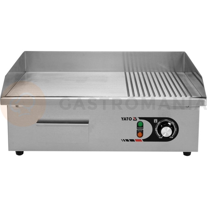 Płyta grillowa o mocy 3,0kW marki YATO YG-04586.
Stalowa pływa grillowa o wymiarach 555x350mm i grubości 9mm posiada 2/3 płaskiej powierzchni oraz 1/3 ryflowanej. Doskonale przewodzi ciepło. Dzięki temu idealnie nadaje się do smażenia jajek, kiełbasek, bekonu, mięs, opiekania tostów, tortili czy warzyw.
Grzałka o mocy 3,0kW posiada sterowanie za pomocą potencjometru z regulacją temperatury pracy w zakresie 50~300ºC, który umieszczony jest na panelu frontowym. Natomiast z tyłu urządzenia umieszczony jest bryzgoszczelny wyłącznik, który umożliwia wyłączenie grilla, bez konieczności odłączania przewodu zasilającego z sieci. Urządzenie zasilane jest prądem 230V~50Hz. Wbudowany bezpiecznik zapobiega przed przegrzaniem się grilla.
Grill o wymiarach 555x430x230mm waży 18,5kg, klasa ochrony IPX3. Jego obudowa wykonana jest z wysokiej jakości stali nierdzewnej. Dzięki temu grill jest szybki w czyszczeniu i utrzymaniu w czystości. Dodatkowo z przodu płyty grzejnej jest rynienka na tłuszcz i wszelkiego rodzaju odpadki po grillowaniu. Natomiast specjalny otwór spadowy umożliwia zgarnięcie zabrudzeń do dolnej szufladki, którą można łatwo wyciągnąć do mycia.
Dodatkowo boczne oraz tylna ścianka posiadają rant ochronny o wysokości 75mm, który zabezpiecza przygotwywane potrawy przed wypadnięciem oraz chroni przed pryskaniem tłuszczu. Pod spodem urządzenia są cztery nóżki anty-poślizgowe, zapewniające stabilną pozycję na blacie.
 | YG-04586, Płyta grillowa 2/3 gładka 55 cm