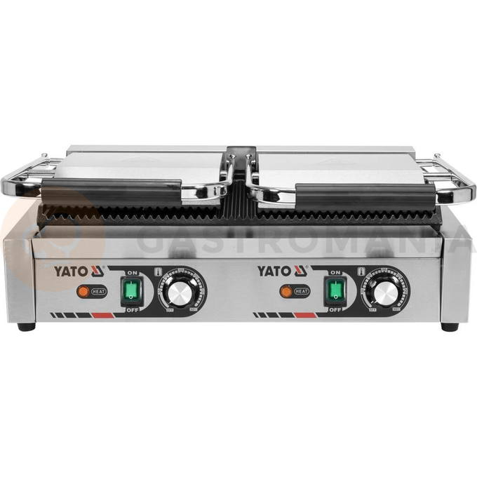 Podwójny grill kontaktowy o mocy 3,6kW marki YATO YG-04560.
Grill YATO jest urządzeniem niezbędnym na każdej kuchni. Przeznaczony jest do szybkiego przygotowywania hamburgerów, mięs, ryb, tortili, tostów, panini czy warzyw.
Urządzenie posiada płyty grillowe ryflowane, wykonane z żeliwa. Dolna płyta ma wymiary 485x230mm. Natomiast na górze są dwie niezależne płyty. Dzięki takiemu rozwiązaniu możliwe jest przygotowywanie jednocześnie dwóch różnych potraw.
Grzałka o mocy 3,6kW sterowana jest za pomocą dwóch potencjometrów umieszczonych na płycie frontowej. Możliwe jest ustawienie temperatury pracy w zakresie 50~300°C na każdym z nich niezależnie. Zainstalowane bryzgoszczelne wyłączniki pozwalają na wyłączenie poszczególnych sekcji grilla, gdy są nieużywane, bez konieczności odłączania kabli zasilających z sieci. Grill zasilany jest prądem o napięciu 230V~50Hz, dwoma kablami zasilającymi.
Obudowa wykonana jest z wysokiej jakości stali nierdzewnej. Dzięki temu grill jest szybki w czyszczeniu i utrzymaniu w czystości. Dodatkowo z przodu zainstalowana jest rynienka na tłuszcz i wszelkiego rodzaju odpadki po grillowaniu. Istnieje możliwość łatwego wyciągnięcia jej i umycia. W skład wyposażenia wchodzi dodatkowo miedziana szczotka druciana, którą można czyścić płytę grillową, bez obaw o zarysowanie jej powierzchni. Urządzenie posiada wygodne, nienagrzewające się plastikowe rękojeści.
Grill YATO ma wymiary 580x360x190mm i waży 24kg, klasa ochrony IPX3.
 | YG-04560, Podwójny grill kontaktowy ryflowany 58 cm 3,6 kW