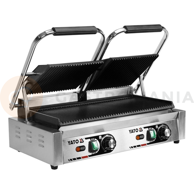 Podwójny grill kontaktowy o mocy 3,6kW marki YATO YG-04560.
Grill YATO jest urządzeniem niezbędnym na każdej kuchni. Przeznaczony jest do szybkiego przygotowywania hamburgerów, mięs, ryb, tortili, tostów, panini czy warzyw.
Urządzenie posiada płyty grillowe ryflowane, wykonane z żeliwa. Dolna płyta ma wymiary 485x230mm. Natomiast na górze są dwie niezależne płyty. Dzięki takiemu rozwiązaniu możliwe jest przygotowywanie jednocześnie dwóch różnych potraw.
Grzałka o mocy 3,6kW sterowana jest za pomocą dwóch potencjometrów umieszczonych na płycie frontowej. Możliwe jest ustawienie temperatury pracy w zakresie 50~300°C na każdym z nich niezależnie. Zainstalowane bryzgoszczelne wyłączniki pozwalają na wyłączenie poszczególnych sekcji grilla, gdy są nieużywane, bez konieczności odłączania kabli zasilających z sieci. Grill zasilany jest prądem o napięciu 230V~50Hz, dwoma kablami zasilającymi.
Obudowa wykonana jest z wysokiej jakości stali nierdzewnej. Dzięki temu grill jest szybki w czyszczeniu i utrzymaniu w czystości. Dodatkowo z przodu zainstalowana jest rynienka na tłuszcz i wszelkiego rodzaju odpadki po grillowaniu. Istnieje możliwość łatwego wyciągnięcia jej i umycia. W skład wyposażenia wchodzi dodatkowo miedziana szczotka druciana, którą można czyścić płytę grillową, bez obaw o zarysowanie jej powierzchni. Urządzenie posiada wygodne, nienagrzewające się plastikowe rękojeści.
Grill YATO ma wymiary 580x360x190mm i waży 24kg, klasa ochrony IPX3.
 | YG-04560, Podwójny grill kontaktowy ryflowany 58 cm 3,6 kW
