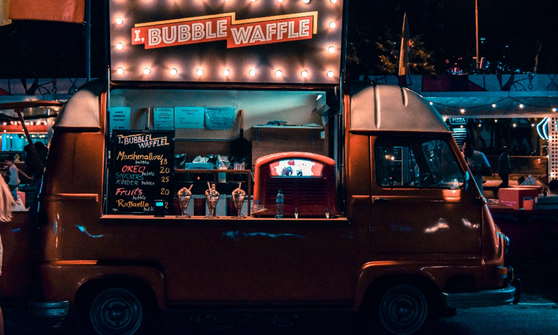 Wyposażenie food trucka, czyli inwestycja w jadłodajnię na kółkach