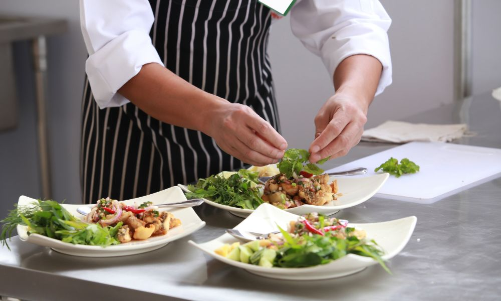 Jak rozliczać czas pracy w gastronomii? Wyjaśniamy!